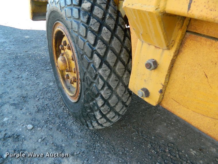 image for item DE4564 Caterpillar DW15  water wagon