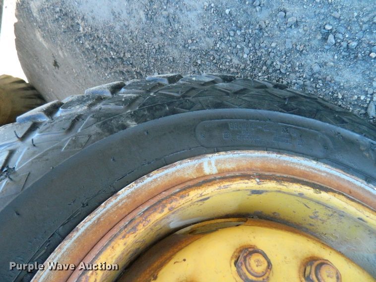 image for item DE4564 Caterpillar DW15  water wagon