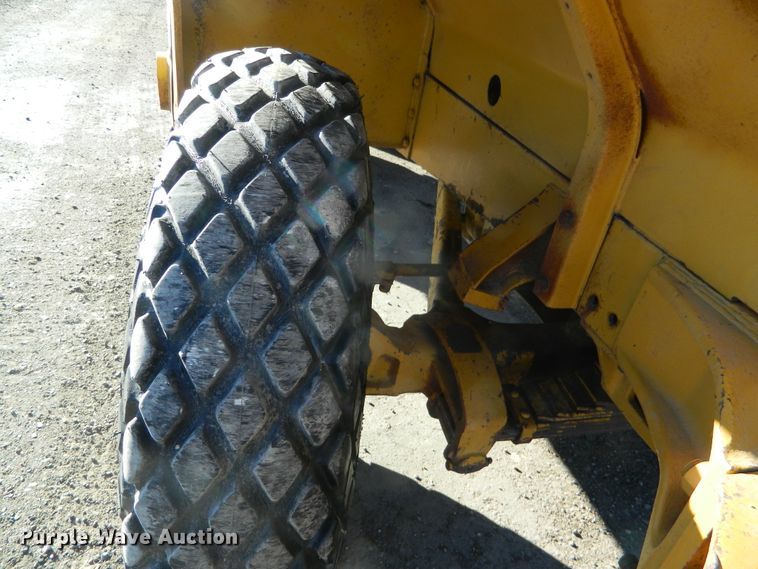 image for item DE4564 Caterpillar DW15  water wagon