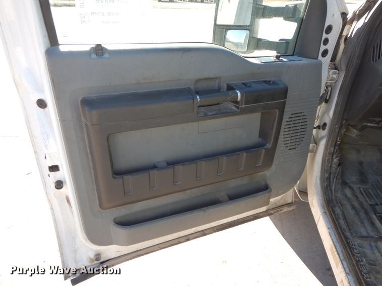 image for item DF3225 2016 Ford F550  flatbed truck