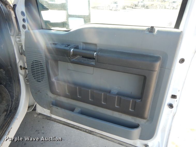 image for item DF3225 2016 Ford F550  flatbed truck