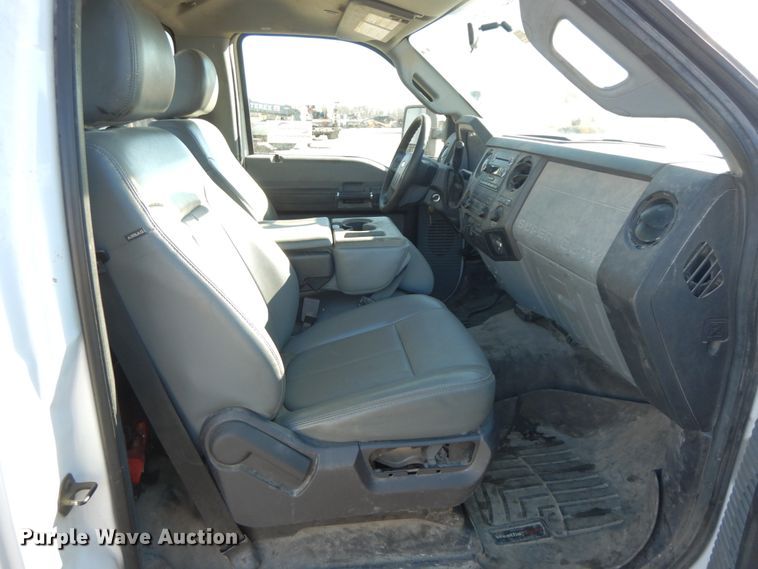 image for item DF3225 2016 Ford F550  flatbed truck