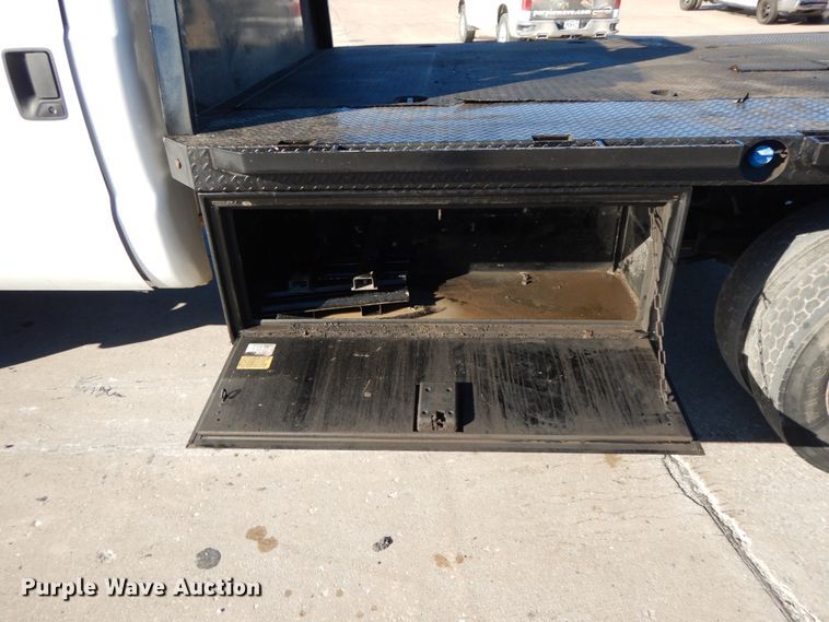 image for item DF3225 2016 Ford F550  flatbed truck