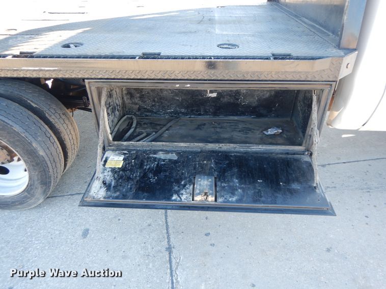 image for item DF3225 2016 Ford F550  flatbed truck