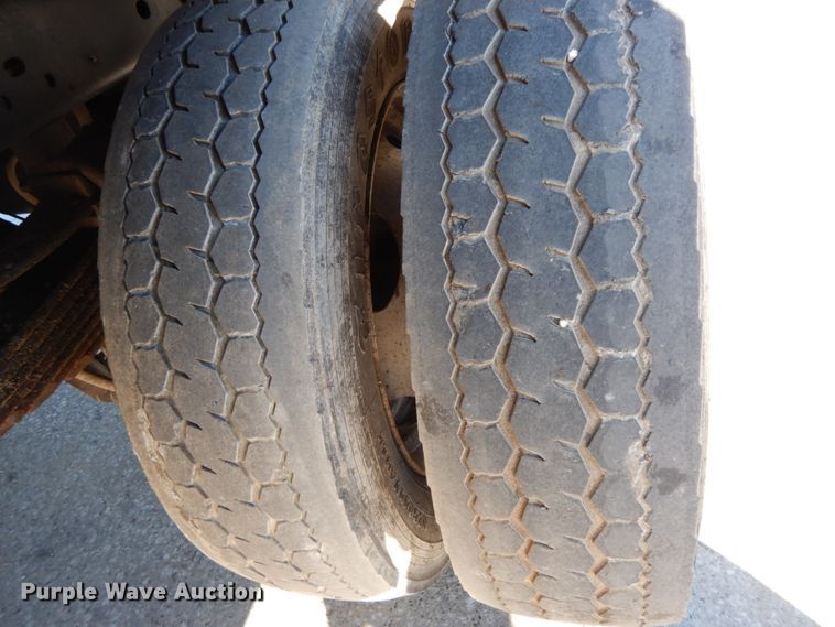 image for item DF3225 2016 Ford F550  flatbed truck