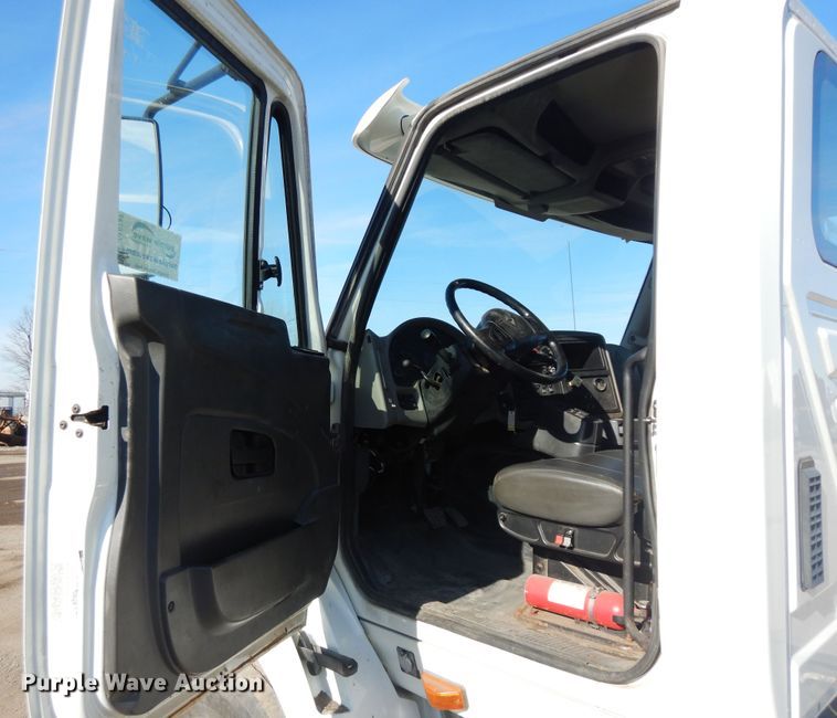 image for item DF6737 2013 International TranStar 8600  truck cab and chassis