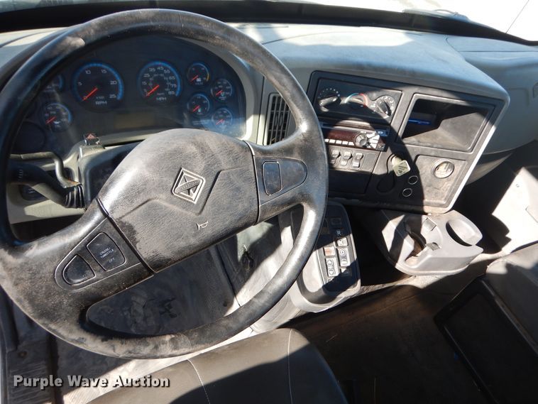 image for item DF6737 2013 International TranStar 8600  truck cab and chassis