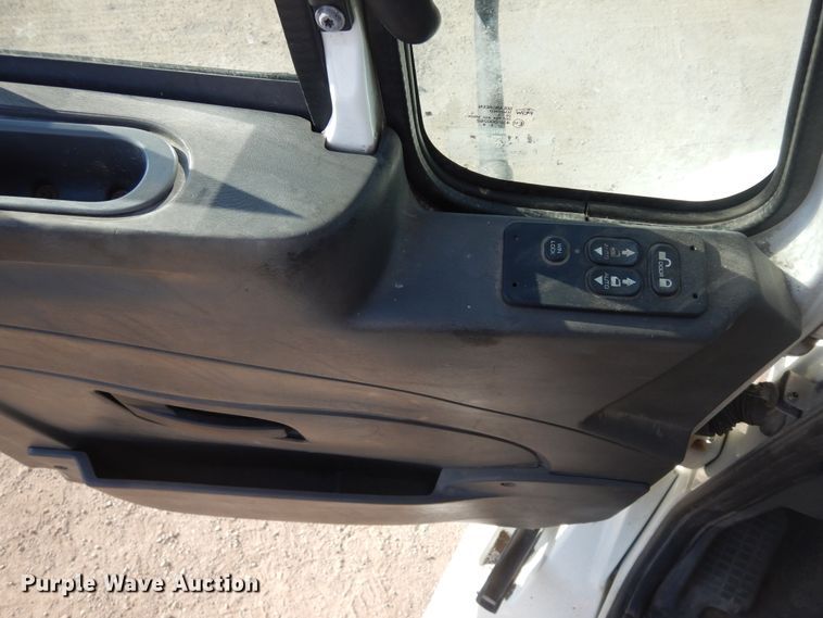 image for item DF6737 2013 International TranStar 8600  truck cab and chassis