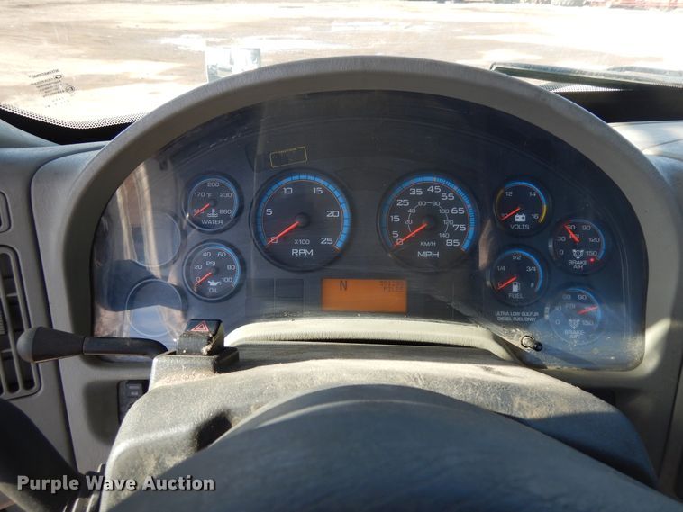 image for item DF6737 2013 International TranStar 8600  truck cab and chassis