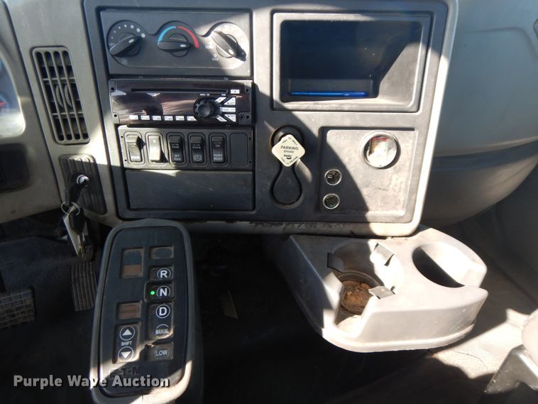 image for item DF6737 2013 International TranStar 8600  truck cab and chassis