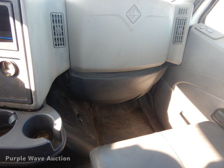 image for item DF6737 2013 International TranStar 8600  truck cab and chassis