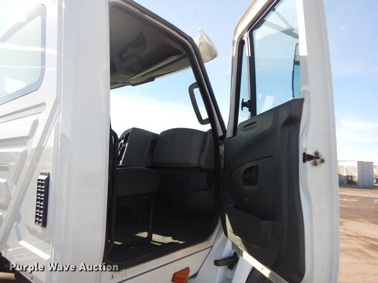 image for item DF6737 2013 International TranStar 8600  truck cab and chassis