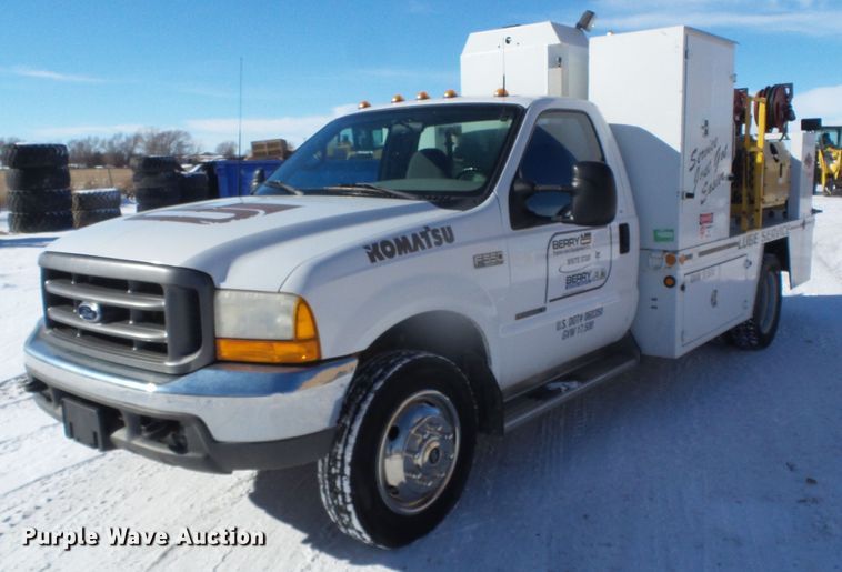 image for item DG8400 2000 Ford F550 Super Duty  utility / service truck