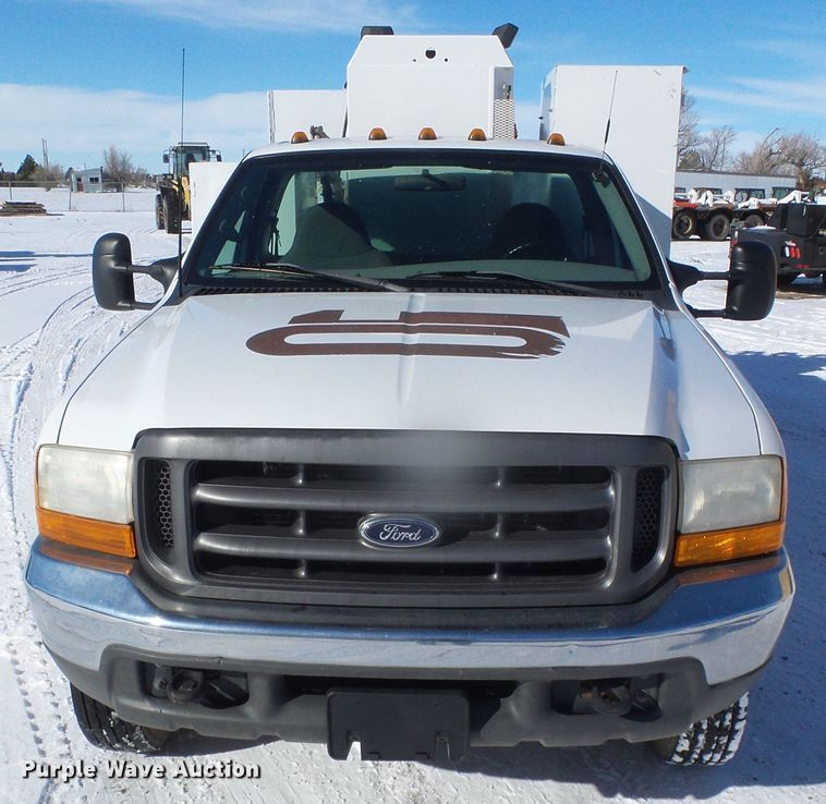 image for item DG8400 2000 Ford F550 Super Duty  utility / service truck