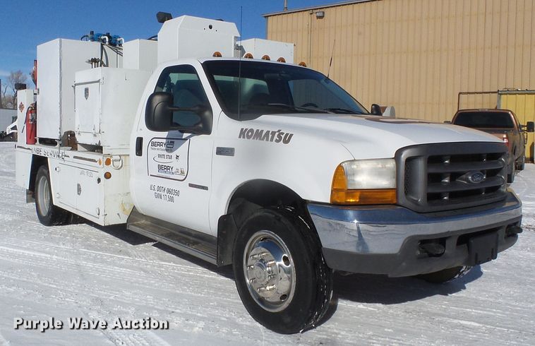image for item DG8400 2000 Ford F550 Super Duty  utility / service truck