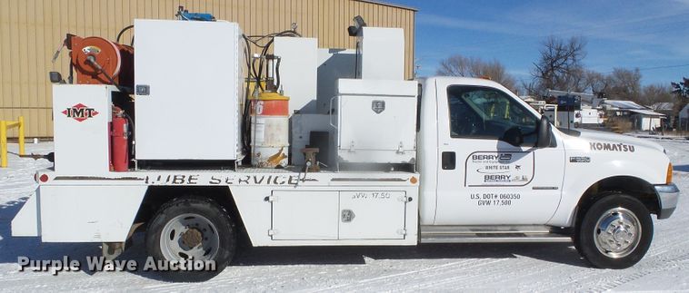 image for item DG8400 2000 Ford F550 Super Duty  utility / service truck