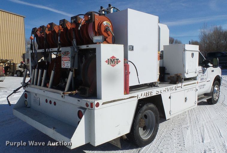 image for item DG8400 2000 Ford F550 Super Duty  utility / service truck