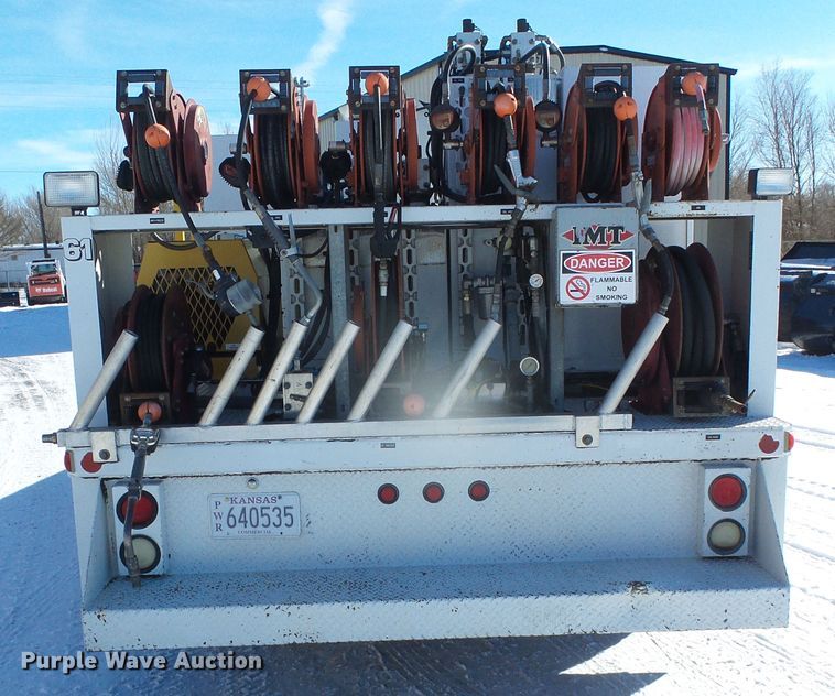 image for item DG8400 2000 Ford F550 Super Duty  utility / service truck