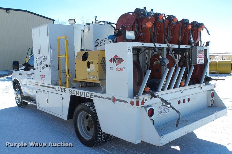 image for item DG8400 2000 Ford F550 Super Duty  utility / service truck