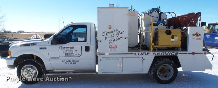 image for item DG8400 2000 Ford F550 Super Duty  utility / service truck