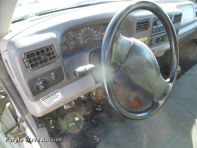 image for item DG8400 2000 Ford F550 Super Duty  utility / service truck