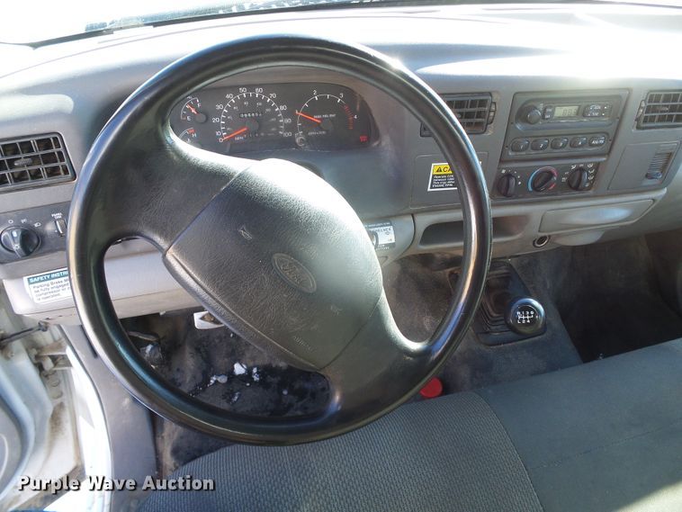 image for item DG8400 2000 Ford F550 Super Duty  utility / service truck