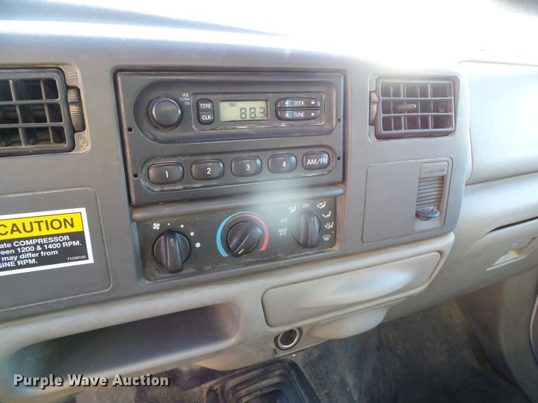 image for item DG8400 2000 Ford F550 Super Duty  utility / service truck