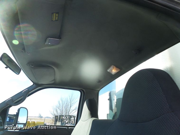 image for item DG8400 2000 Ford F550 Super Duty  utility / service truck