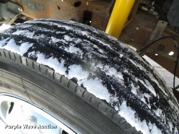 image for item DG8400 2000 Ford F550 Super Duty  utility / service truck