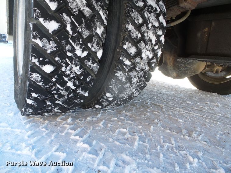 image for item DG8400 2000 Ford F550 Super Duty  utility / service truck