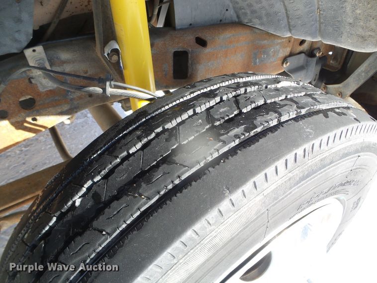 image for item DG8400 2000 Ford F550 Super Duty  utility / service truck