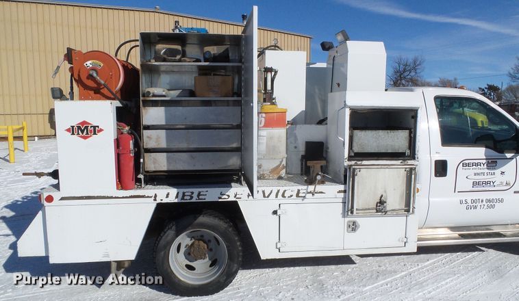 image for item DG8400 2000 Ford F550 Super Duty  utility / service truck