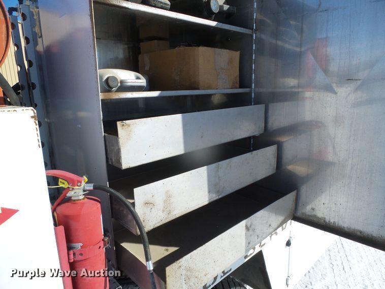 image for item DG8400 2000 Ford F550 Super Duty  utility / service truck