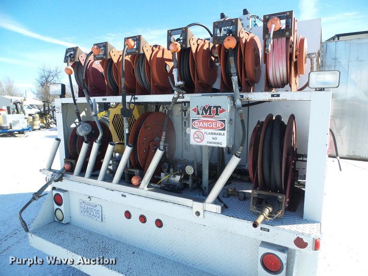 image for item DG8400 2000 Ford F550 Super Duty  utility / service truck