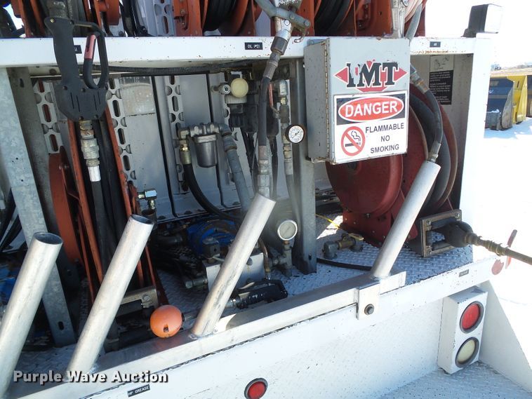 image for item DG8400 2000 Ford F550 Super Duty  utility / service truck