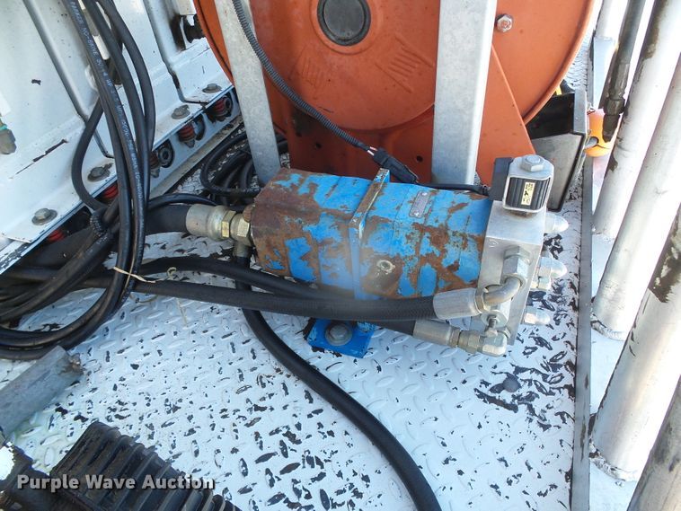 image for item DG8400 2000 Ford F550 Super Duty  utility / service truck