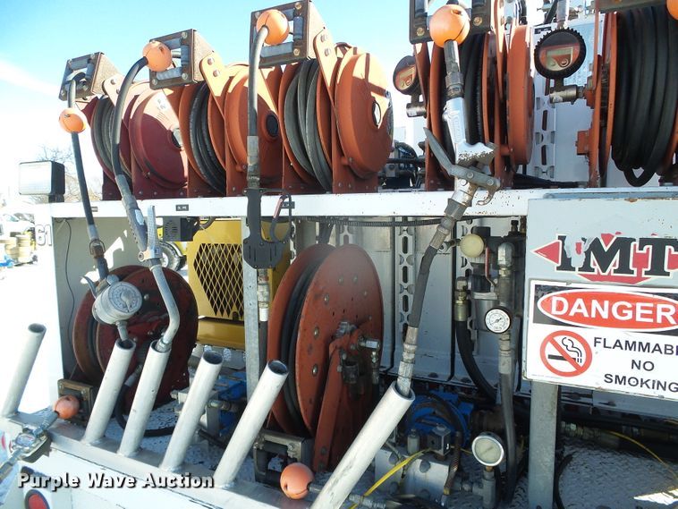 image for item DG8400 2000 Ford F550 Super Duty  utility / service truck