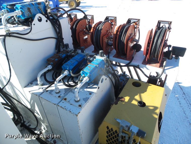 image for item DG8400 2000 Ford F550 Super Duty  utility / service truck