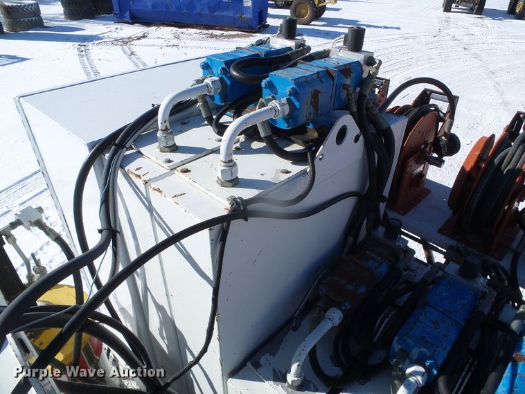 image for item DG8400 2000 Ford F550 Super Duty  utility / service truck