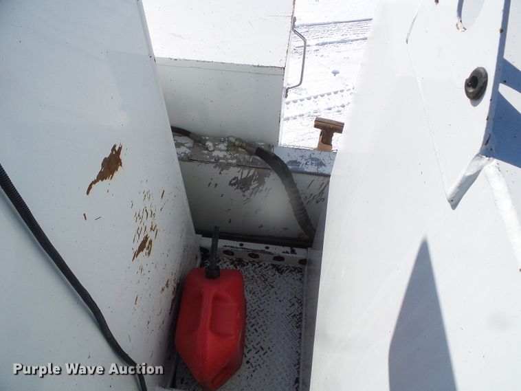 image for item DG8400 2000 Ford F550 Super Duty  utility / service truck