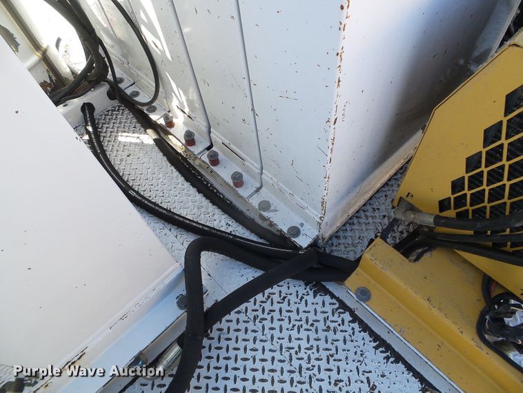 image for item DG8400 2000 Ford F550 Super Duty  utility / service truck