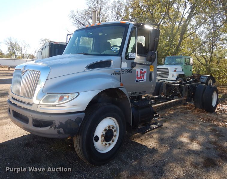 image for item DH3398 2008 International 4300  truck cab and chassis