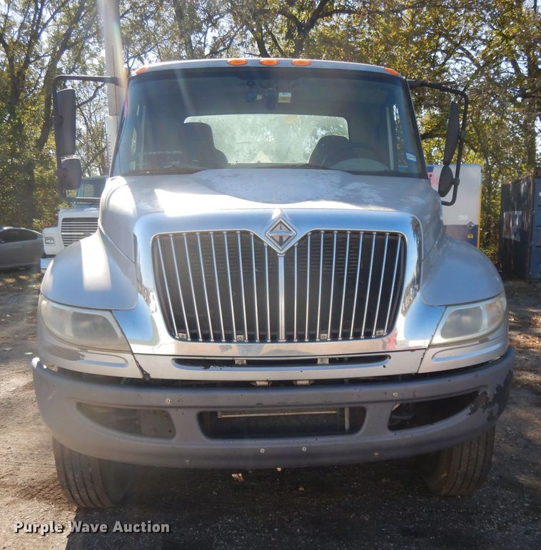 image for item DH3398 2008 International 4300  truck cab and chassis