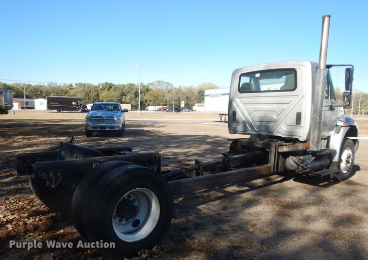 image for item DH3398 2008 International 4300  truck cab and chassis