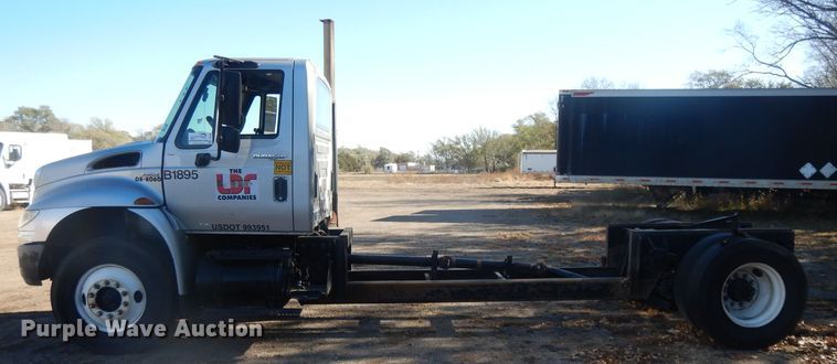 image for item DH3398 2008 International 4300  truck cab and chassis