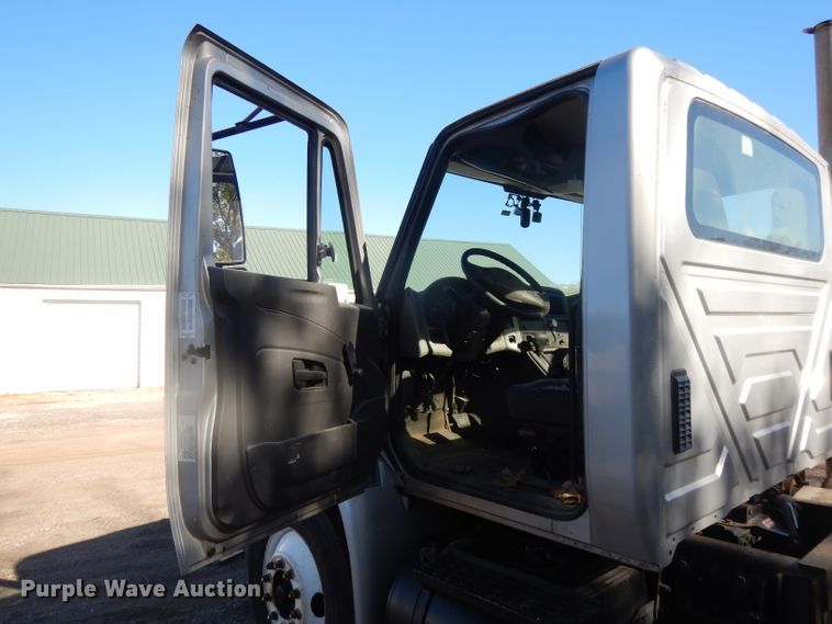 image for item DH3398 2008 International 4300  truck cab and chassis