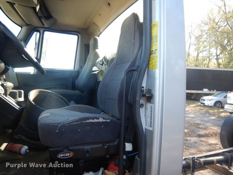 image for item DH3398 2008 International 4300  truck cab and chassis