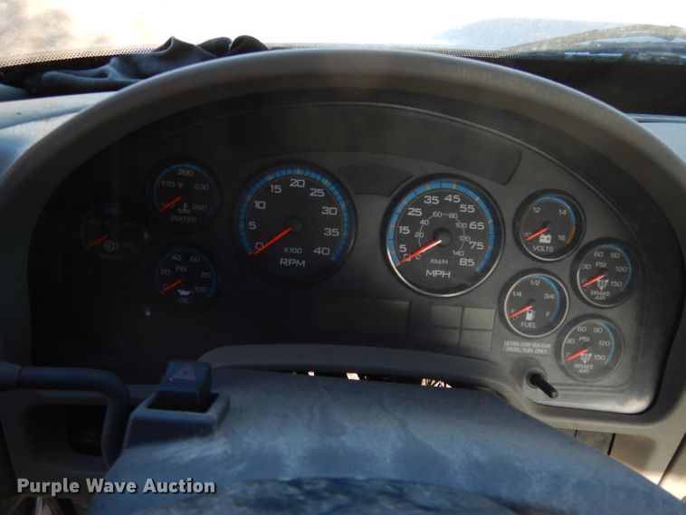 image for item DH3398 2008 International 4300  truck cab and chassis