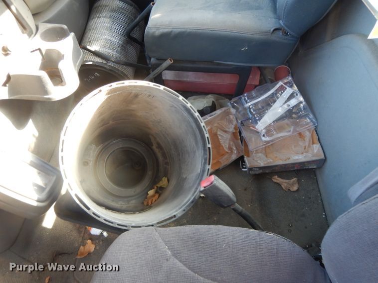 image for item DH3398 2008 International 4300  truck cab and chassis