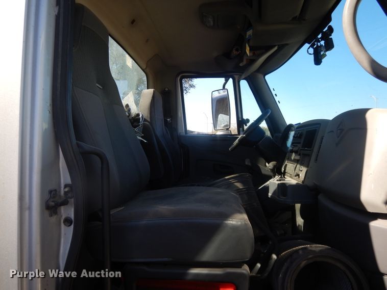 image for item DH3398 2008 International 4300  truck cab and chassis